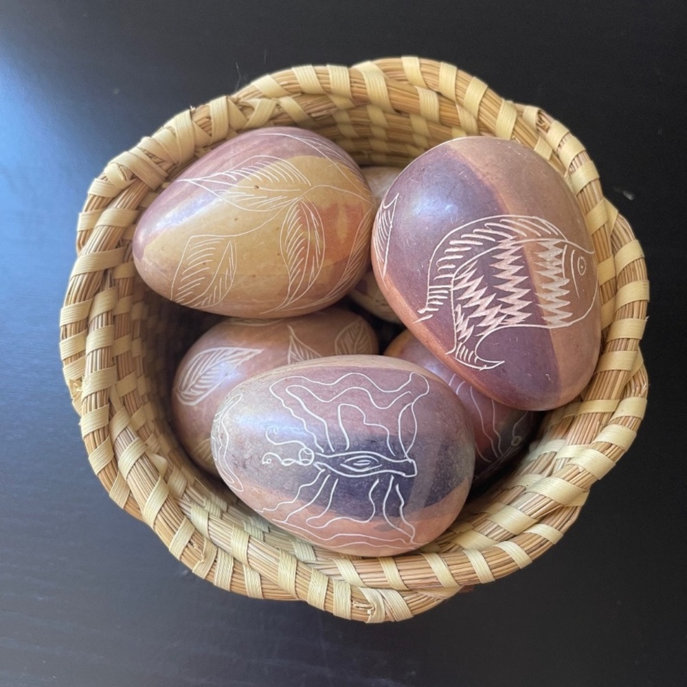 Set of 6 Soapstone Eggs Hand Carved Made in Kenya and Basket - Picture 2 of 8